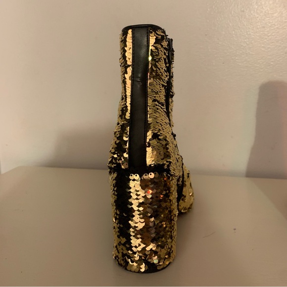 Black and gold sequin boots #sequinboots #stevemadden #booties #flashy - Picture 2 of 7